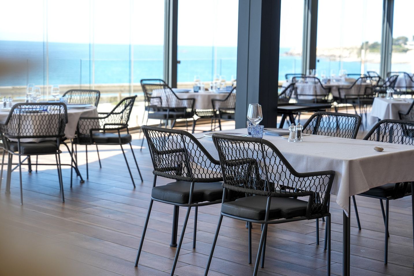 The dining room of La Calanque Bleue, facing the sea